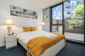 2 BD Luxury apartment at heart of Docklands with 85